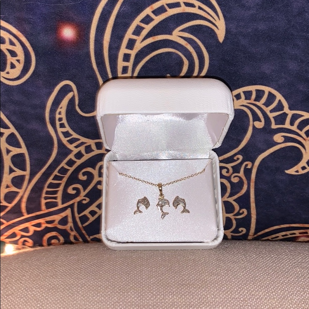 Cute dolphin set